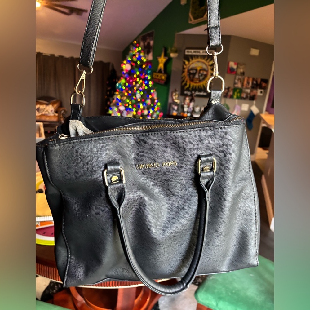 Large black Michael Kors purse!🖤 - Picture 2 of 7